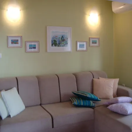 Eja Apartment *