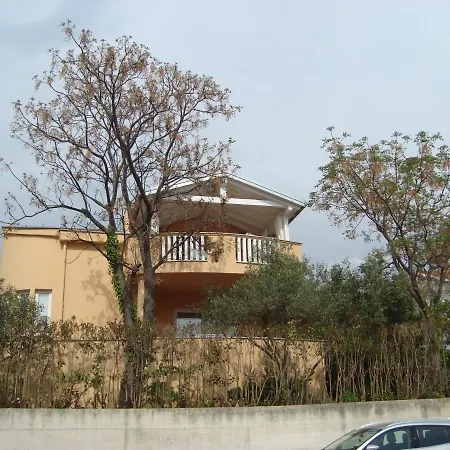 Eja Apartment